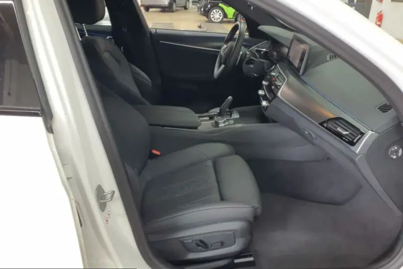 BMW 545 (Seria 5) din 2022 cu 49.144 km - oferta BMW212588 - foto 11