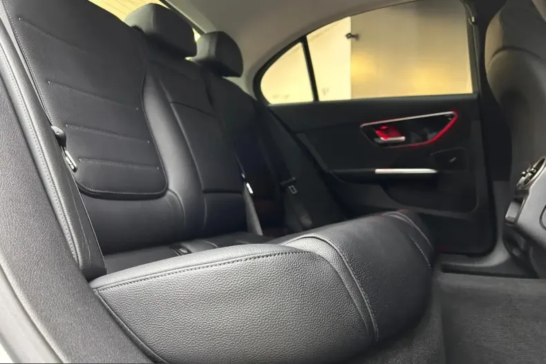 Mercedes-Benz C 300 (Clasa C) din 2022 cu 77.499 km - oferta MER212627 - foto 13