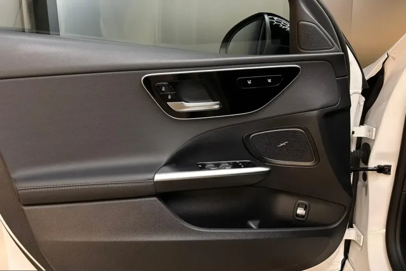 Mercedes-Benz C 300 (Clasa C) din 2022 cu 77.499 km - oferta MER212627 - foto 23