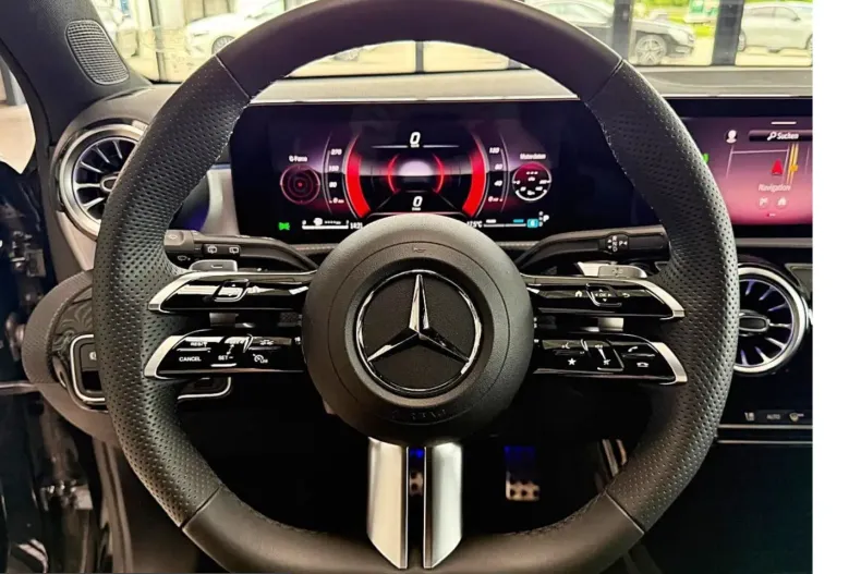 Mercedes-Benz A 200 (Clasa A) din 2025 cu 6.100 km - oferta MER212629 - foto 9