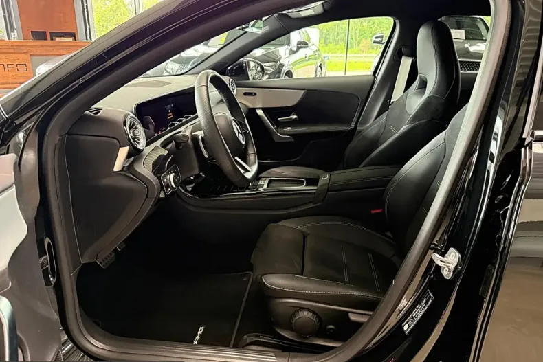 Mercedes-Benz A 200 (Clasa A) din 2025 cu 6.100 km - oferta MER212629 - foto 15