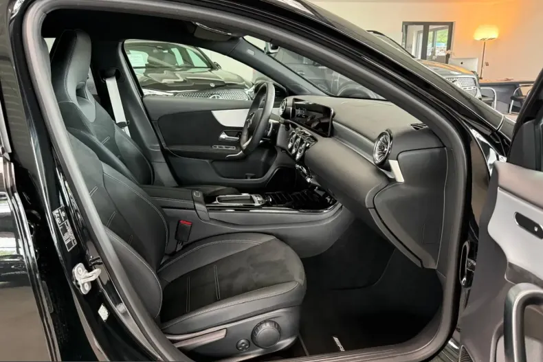 Mercedes-Benz A 200 (Clasa A) din 2025 cu 6.100 km - oferta MER212629 - foto 16