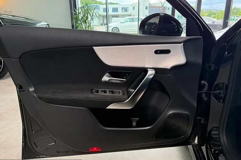 Mercedes-Benz A 200 (Clasa A) din 2025 cu 6.100 km - oferta MER212629 - foto 19