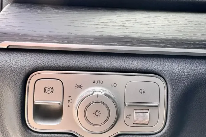 Mercedes-Benz GLE 300 (Clasa GLE) din 2023 cu 41.000 km - oferta MER212646 - foto 38