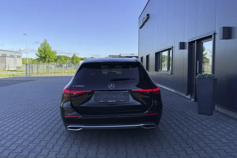 Mercedes-Benz C 220 (Clasa C) din 2023 cu 92.400 km - oferta MER212648 - foto 4