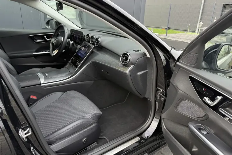 Mercedes-Benz C 220 (Clasa C) din 2023 cu 92.400 km - oferta MER212648 - foto 9
