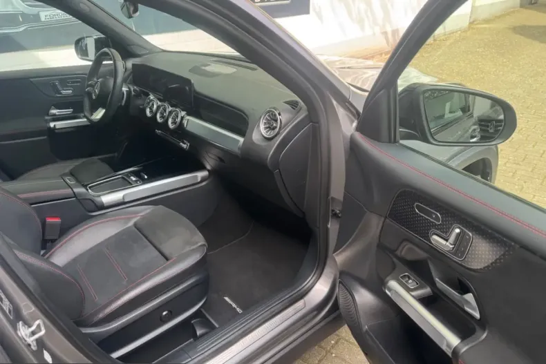 Mercedes-Benz GLB 200 (Clasa GLB) din 2024 cu 14.580 km - oferta MER212650 - foto 14