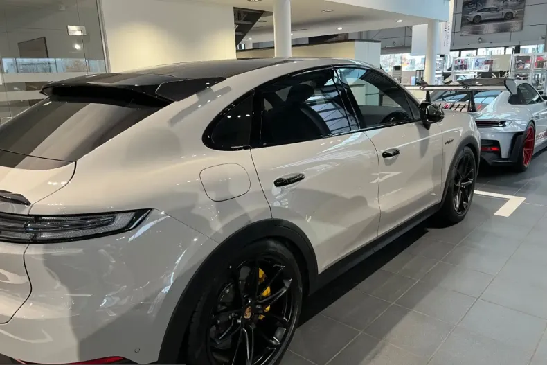 Porsche Cayenne din 2025 cu 14.900 km - oferta POR212654 - foto 3