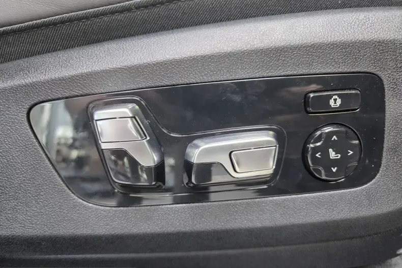 BMW X6 (Seria X) din 2025 cu 18.250 km - oferta BMW212661 - foto 40