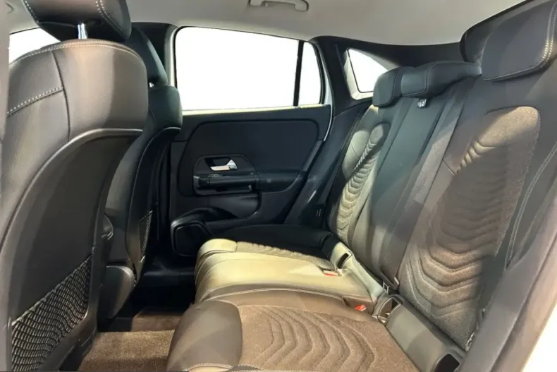 Mercedes-Benz GLA 250 (Clasa GLA) din 2022 cu 76.333 km - oferta MER212672 - foto 10
