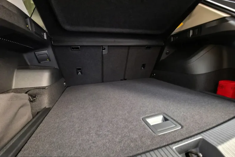 Volkswagen Tiguan din 2025 cu 14.000 km - oferta VOL212683 - foto 8