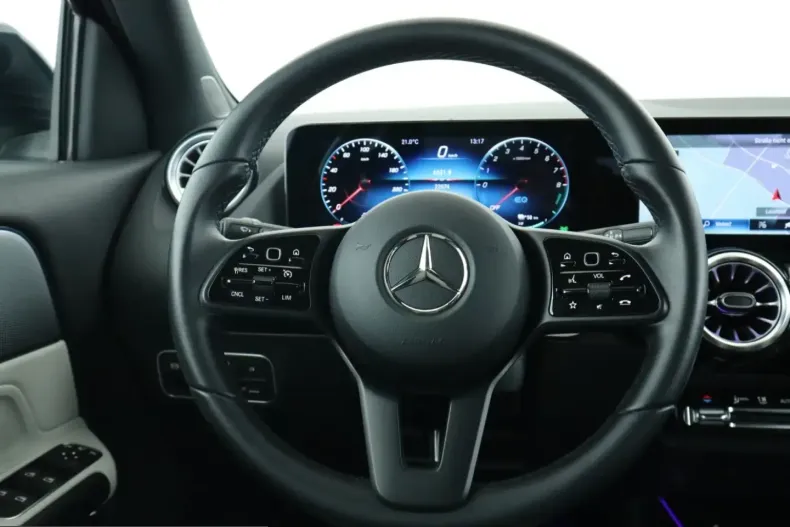Mercedes-Benz GLA 250 (Clasa GLA) din 2022 cu 22.267 km - oferta MER212687 - foto 11