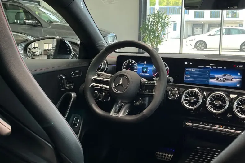 Mercedes-Benz CLA 35 AMG (Clasa CLA) din 2025 cu 13.500 km - oferta MER212707 - foto 17
