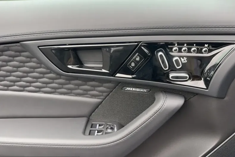 Jaguar F-Type din 2024 cu 4.900 km - oferta JAG212709 - foto 13