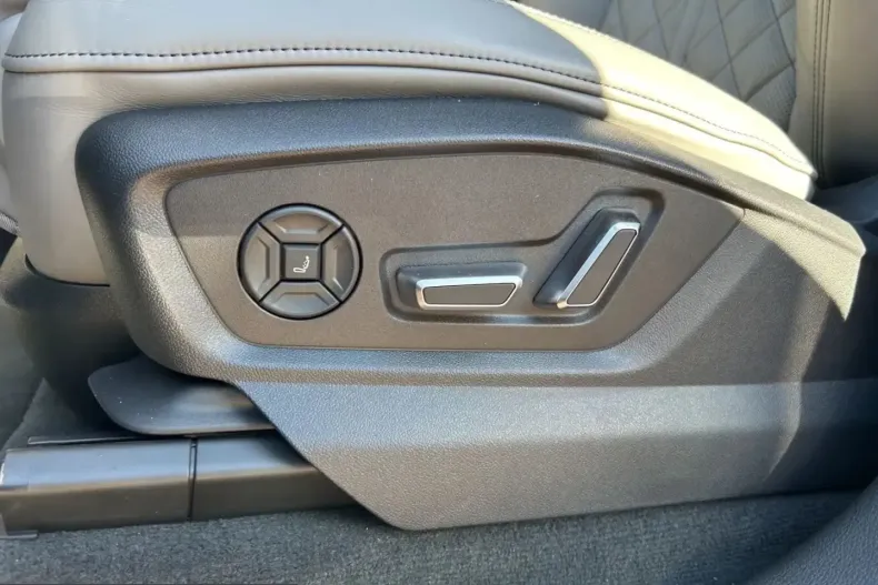 Audi SQ8 din 2024 cu 2.500 km - oferta AUD212713 - foto 12