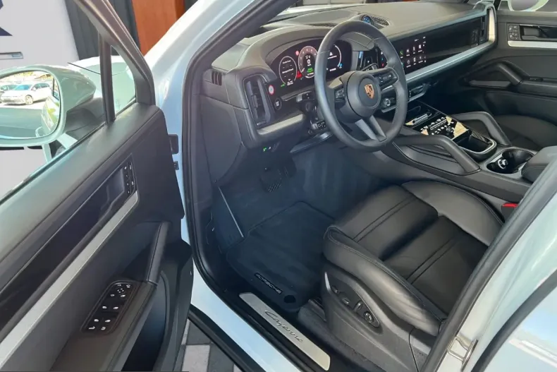Porsche Cayenne din 2024 cu 47.200 km - oferta POR212723 - foto 4