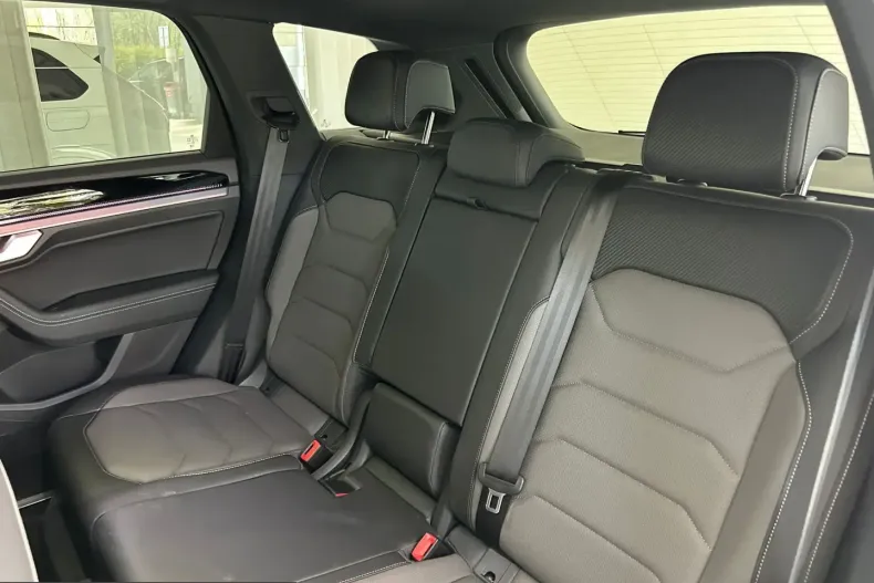 Volkswagen Touareg din 2025 cu 1.252 km - oferta VOL212734 - foto 12