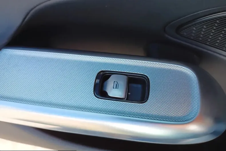 Mercedes-Benz E 220 (Clasa E) din 2023 cu 43.600 km - oferta MER212739 - foto 21