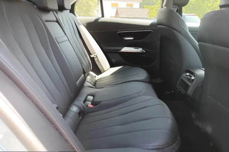 Mercedes-Benz E 220 (Clasa E) din 2023 cu 43.600 km - oferta MER212739 - foto 23