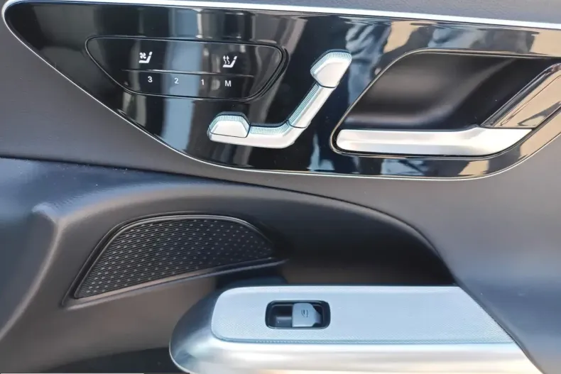 Mercedes-Benz E 220 (Clasa E) din 2023 cu 43.600 km - oferta MER212739 - foto 25