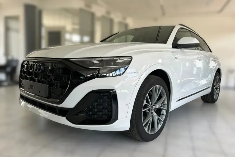 Audi Q8 din 2025 cu 1.007 km - oferta AUD212744 - foto 1