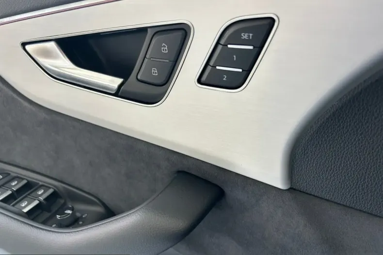 Audi Q8 din 2025 cu 1.007 km - oferta AUD212744 - foto 17