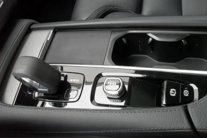 Volvo XC90 din 2022 cu 43.567 km - oferta VOL212748 - foto 29