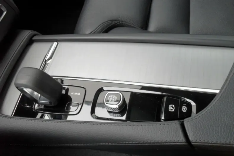 Volvo XC90 din 2022 cu 43.567 km - oferta VOL212748 - foto 30