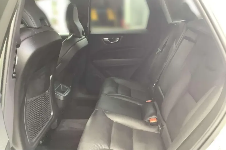 Volvo XC60 din 2022 cu 46.500 km - oferta VOL212750 - foto 9