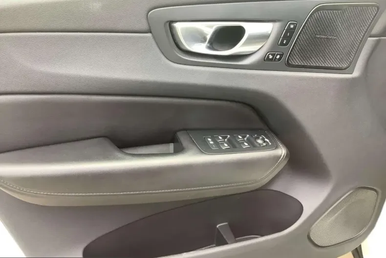 Volvo XC60 din 2022 cu 46.500 km - oferta VOL212750 - foto 11