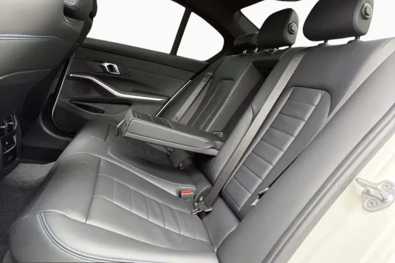 BMW 330 (Seria 3) din 2025 cu 27.582 km - oferta BMW212761 - foto 10