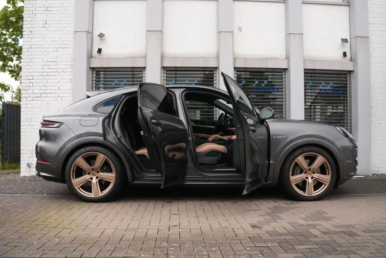Porsche Cayenne din 2025 cu 9.500 km - oferta POR212765 - foto 1