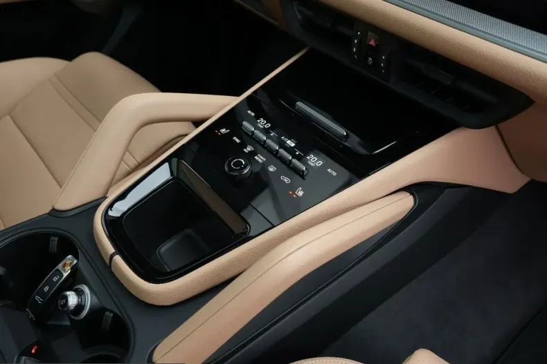 Porsche Cayenne din 2025 cu 9.500 km - oferta POR212765 - foto 24