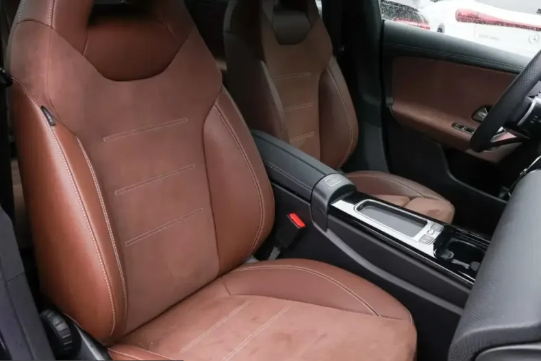 Mercedes-Benz CLA 250 (Clasa CLA) din 2025 cu 4.038 km - oferta MER212766 - foto 6