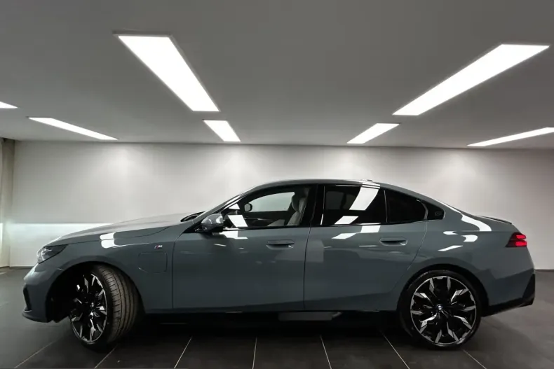 BMW 550 (Seria 5) din 2025 cu 22.807 km - oferta BMW212773 - foto 2