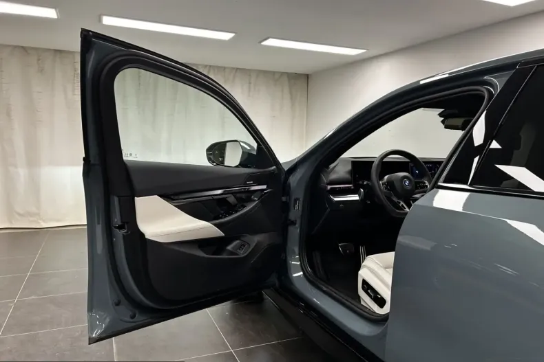 BMW 550 (Seria 5) din 2025 cu 22.807 km - oferta BMW212773 - foto 30