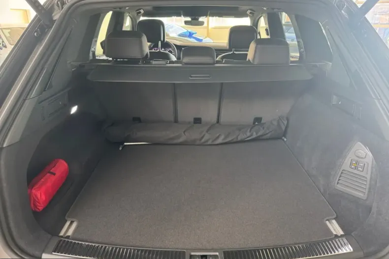 Volkswagen Touareg din 2025 cu 25.593 km - oferta VOL212813 - foto 12
