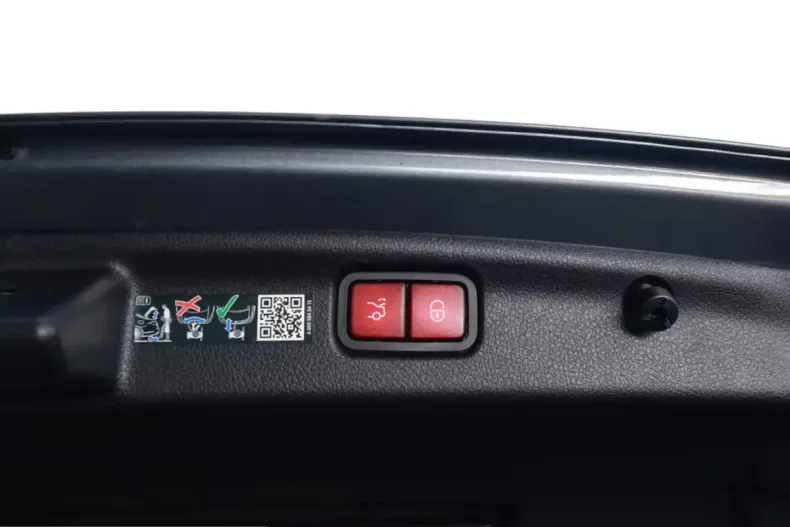 Mercedes-Benz C 220 (Clasa C) din 2024 cu 20.457 km - oferta MER212829 - foto 17