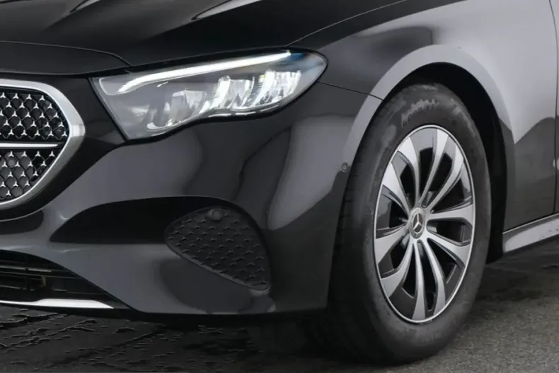 Mercedes-Benz E 220 (Clasa E) din 2025 cu 23.489 km - oferta MER212851 - foto 3