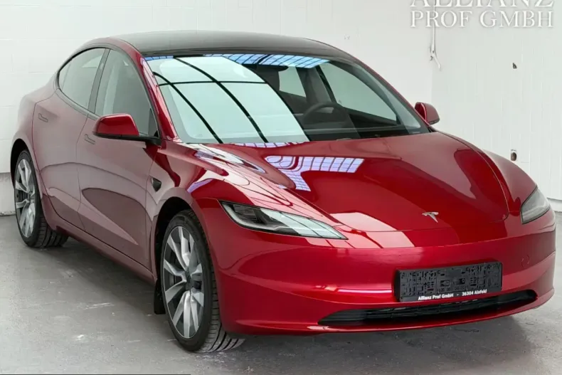 Tesla Model 3 din 2026 cu 1.260 km - oferta TES212880 - foto 1