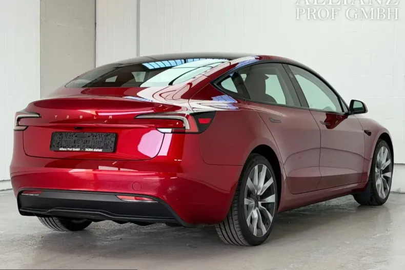 Tesla Model 3 din 2026 cu 1.260 km - oferta TES212880 - foto 3