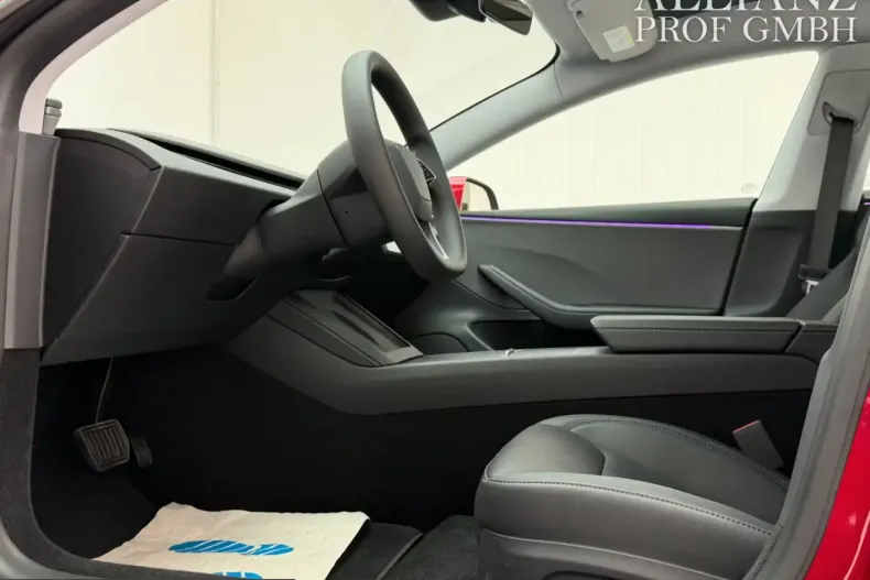 Tesla Model 3 din 2026 cu 1.260 km - oferta TES212880 - foto 9
