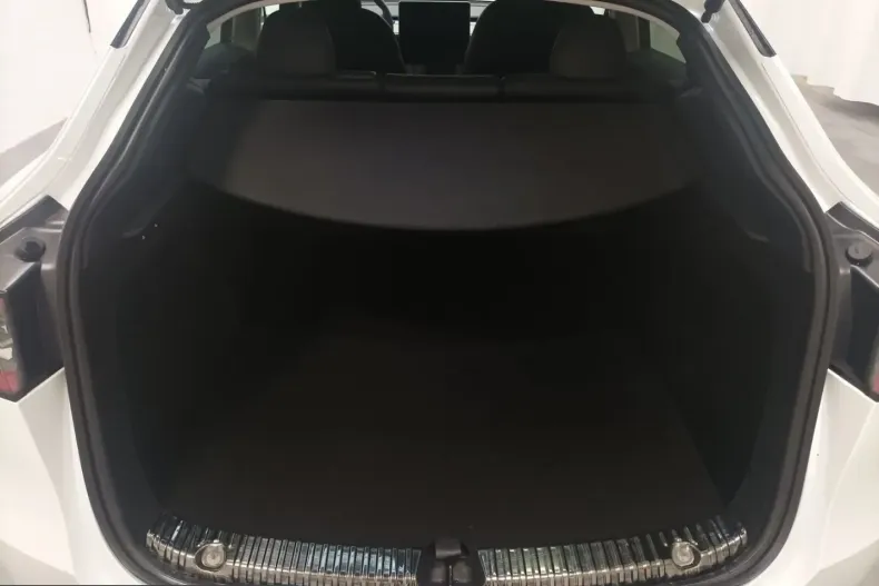 Tesla Model Y din 2023 cu 49.565 km - oferta TES212882 - foto 5