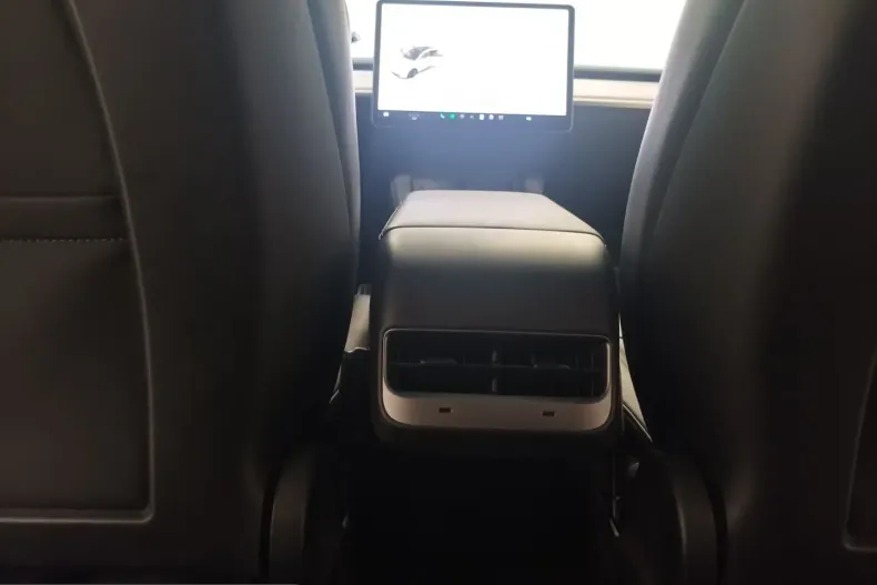 Tesla Model Y din 2023 cu 49.565 km - oferta TES212882 - foto 14