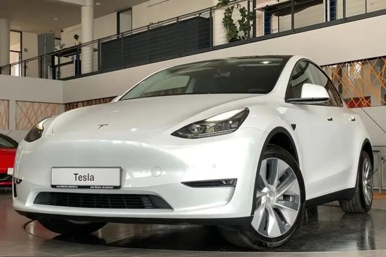 Tesla Model Y din 2022 cu 62.283 km - oferta TES212883 - foto 1