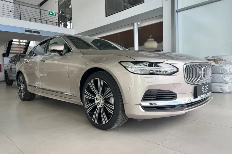 Volvo S90 din 2023 cu 28.000 km - oferta VOL212912 - foto 2