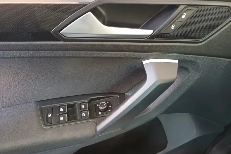 Volkswagen Tiguan din 2023 cu 63.300 km - oferta VOL212962 - foto 9