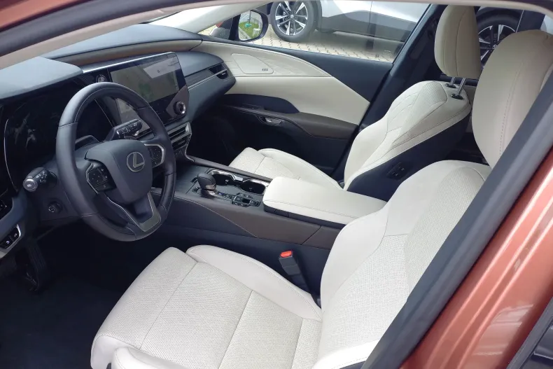 Lexus Seria RX din 2025 cu 5.252 km - oferta LEX212969 - foto 13