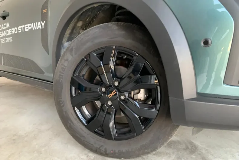 Dacia Sandero Stepway din 2023 cu 22.221 km - oferta DAC212972 - foto 4