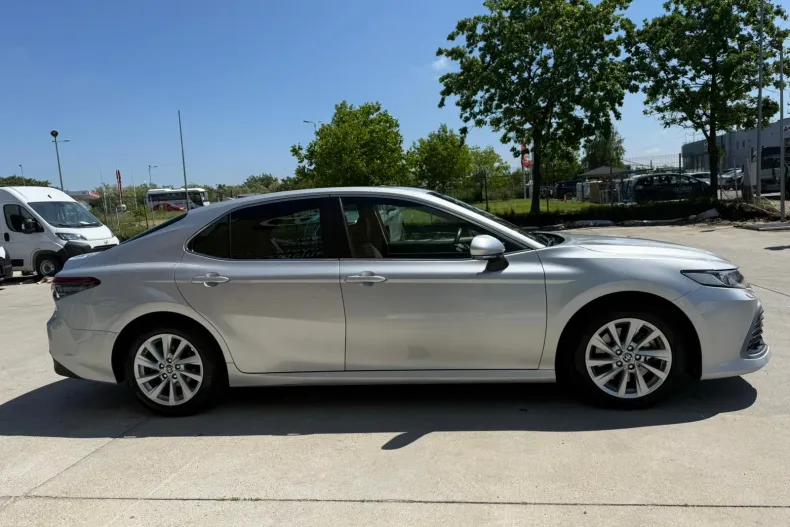 Toyota Camry din 2022 cu 71.559 km - oferta TOY213024 - foto 6